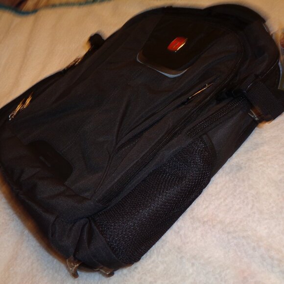 SwissGear 5358 ScanSmart Laptop Backpack, Fits 16 Inch Laptop, USB Charging Port - Picture 5 of 6